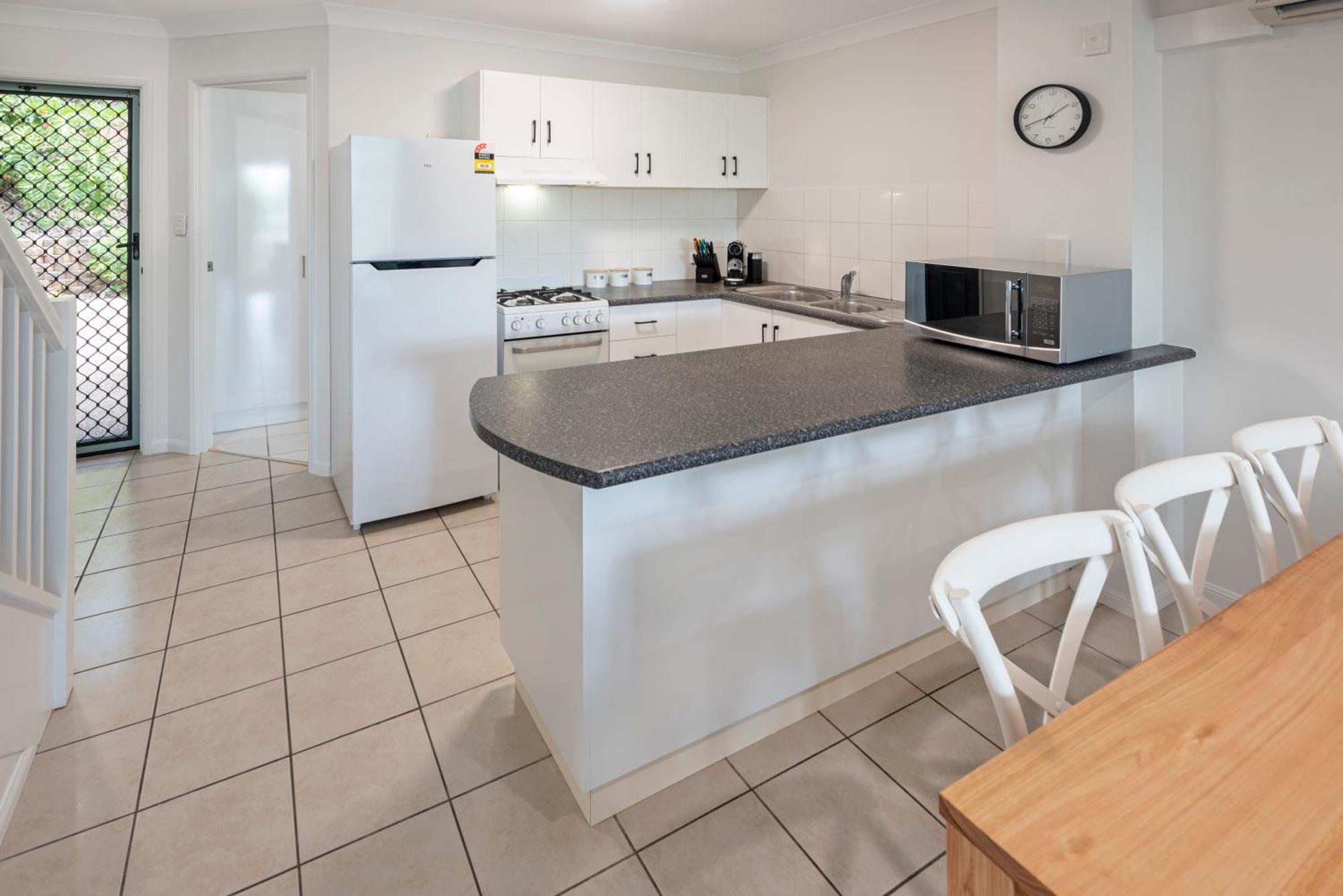 Sunset Waters Apartments Hamilton Island Esterno foto