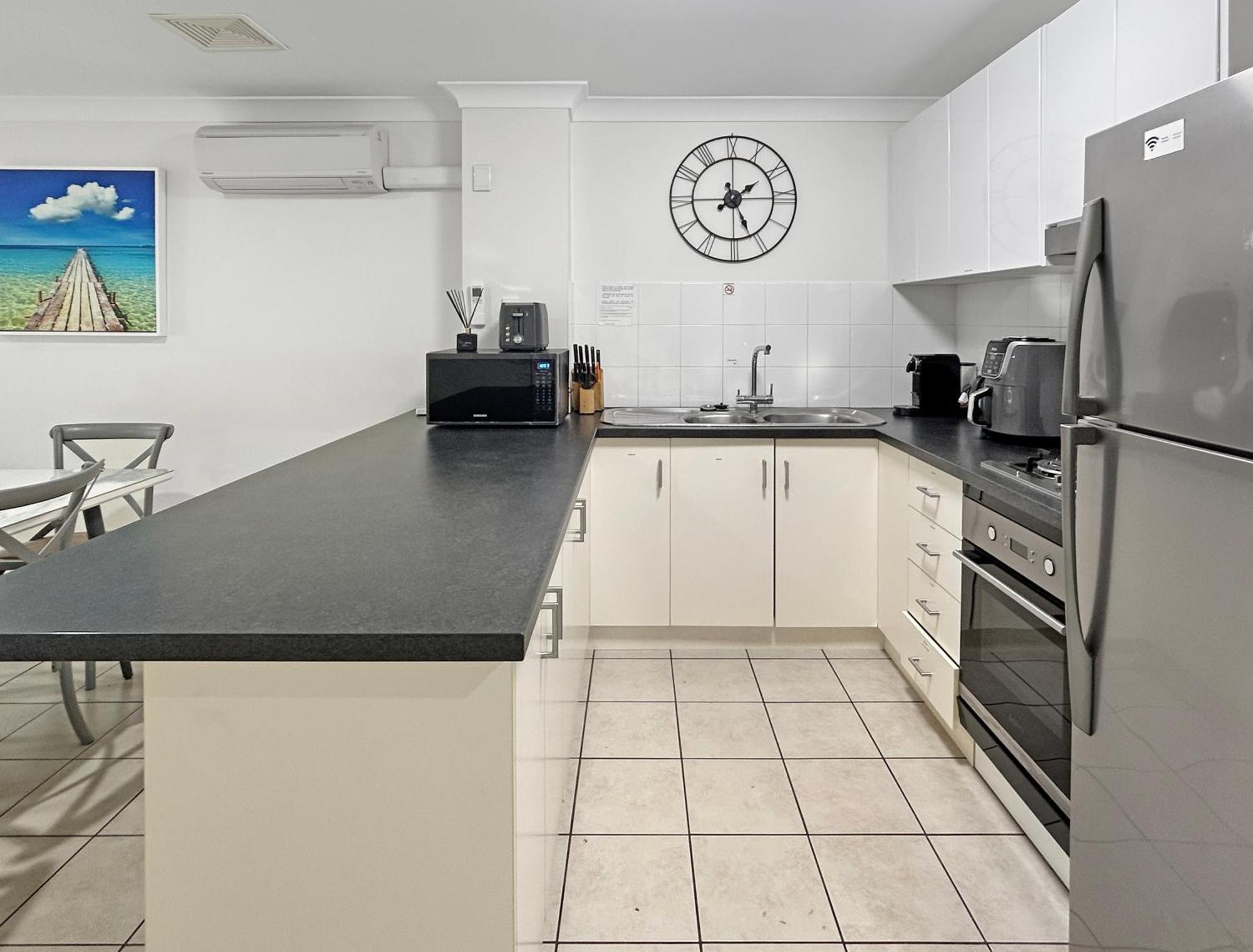 Sunset Waters Apartments Hamilton Island Esterno foto