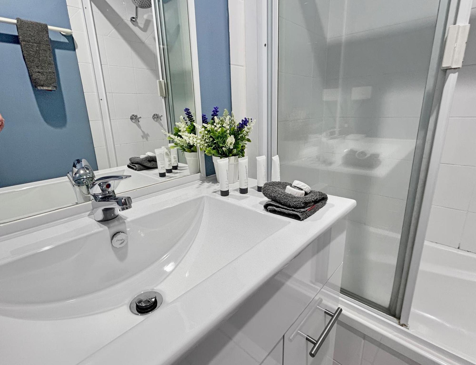 Sunset Waters Apartments Hamilton Island Esterno foto