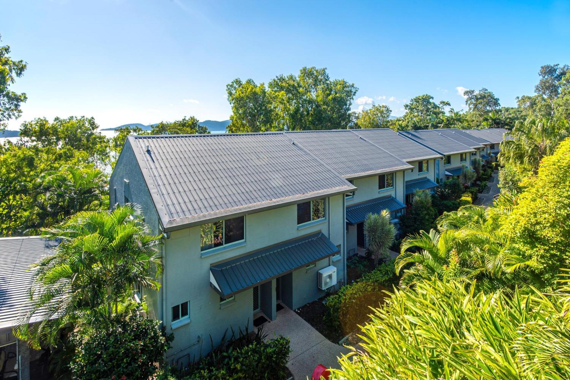 Sunset Waters Apartments Hamilton Island Esterno foto