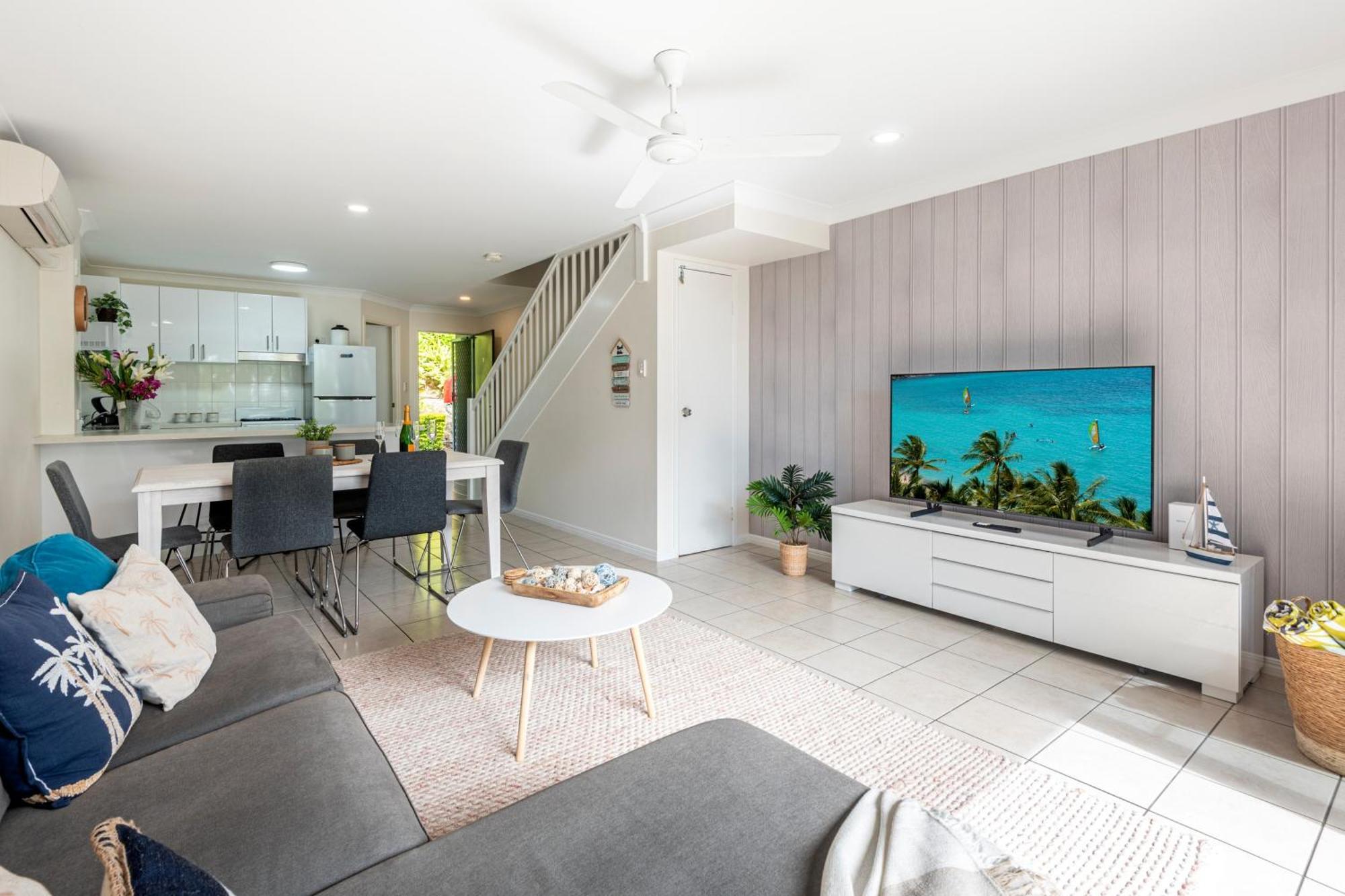 Sunset Waters Apartments Hamilton Island Esterno foto