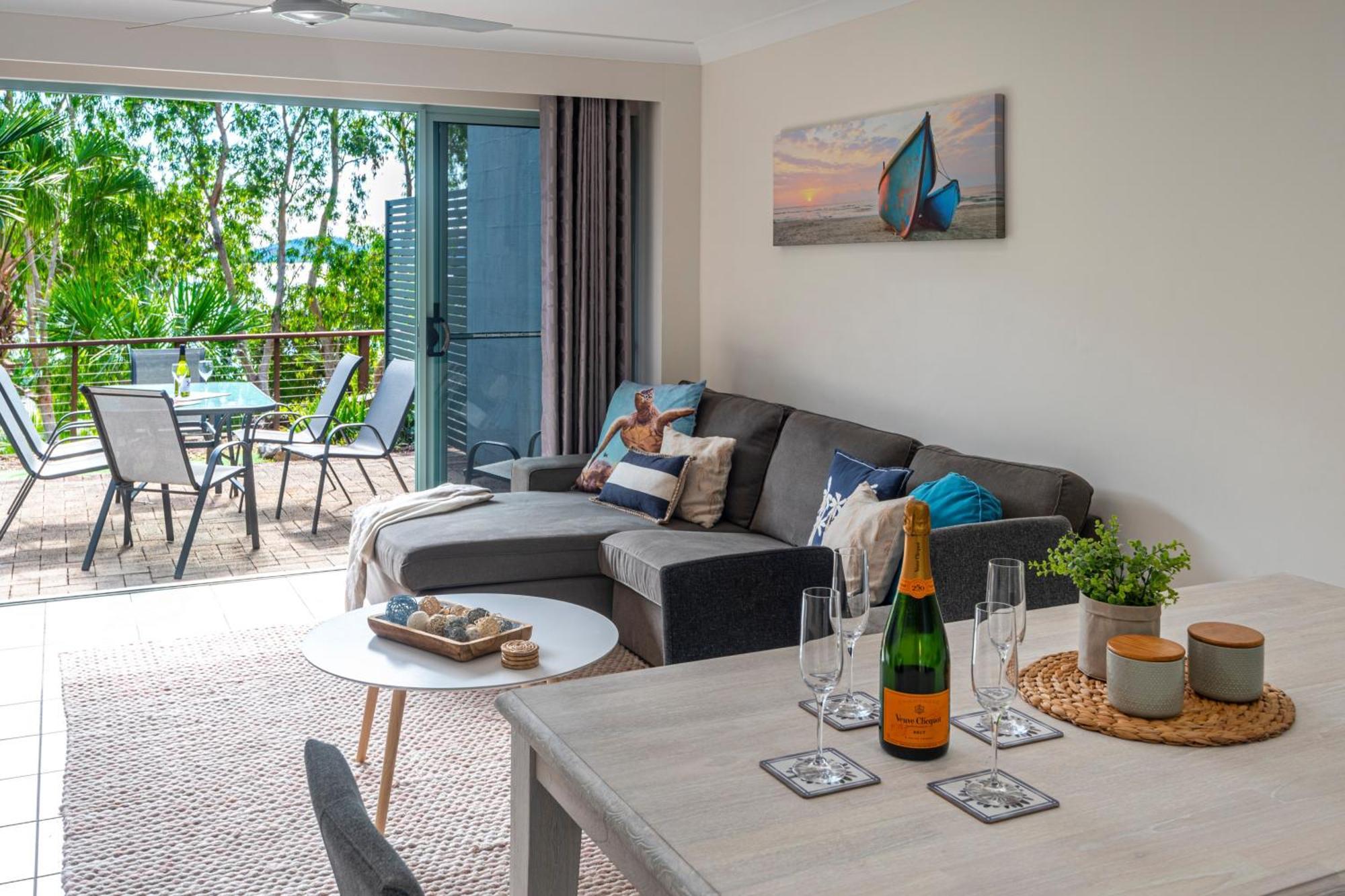 Sunset Waters Apartments Hamilton Island Esterno foto